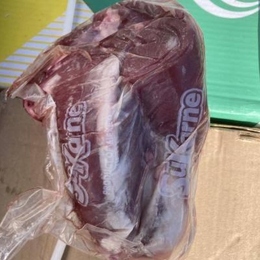  使いやすい真空パック済!穀物飼育牛スネケース販売!牛すね