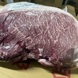 りんご和牛信州牛ウチモモ　ローストビーフや焼肉に!!結婚式場からもご注文いただきました!