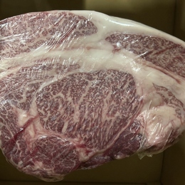 冬のギフトにいかがでしょうか!和牛A5リブロース!すき焼きしゃぶしゃぶ用に加工いたします!!