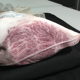 【不定貫】「讃岐牛A5(金ラベル)」ソトモモ左13.5kg