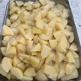 食後のデザートなどに!白桃スライス缶