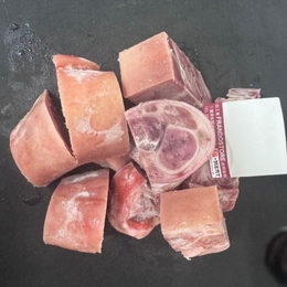 豚アイスバイン　キューブカット